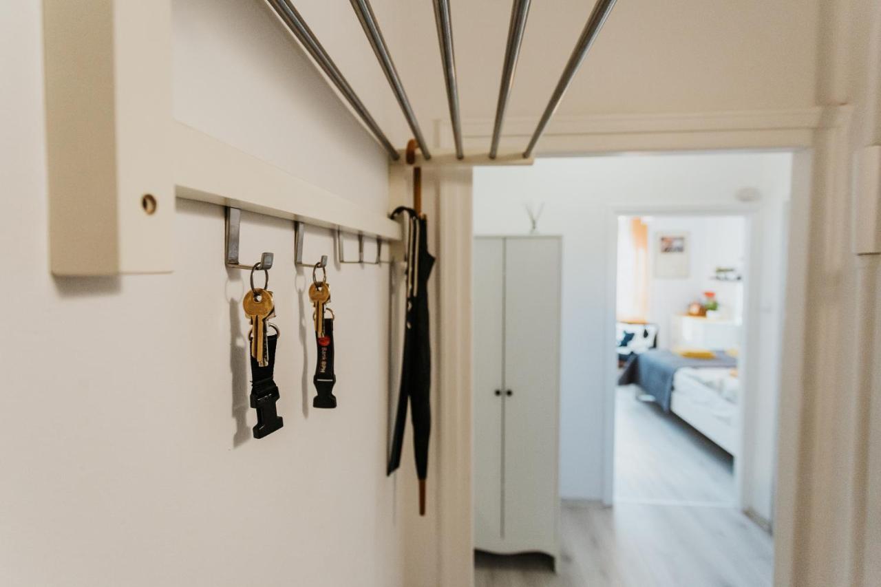 Charming Apt Old Town & Jewish District, Quiet Neighborhood クラクフ エクステリア 写真