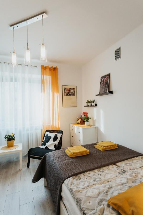 Charming Apt Old Town & Jewish District, Quiet Neighborhood クラクフ エクステリア 写真