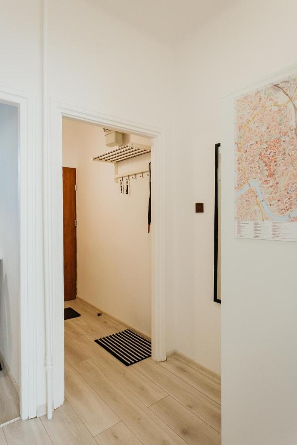 Charming Apt Old Town & Jewish District, Quiet Neighborhood クラクフ エクステリア 写真