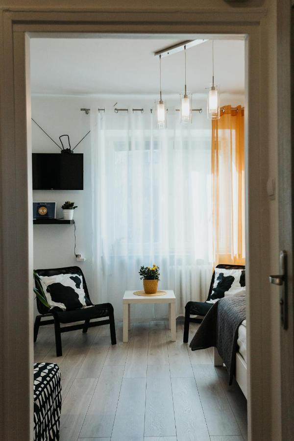 Charming Apt Old Town & Jewish District, Quiet Neighborhood クラクフ エクステリア 写真