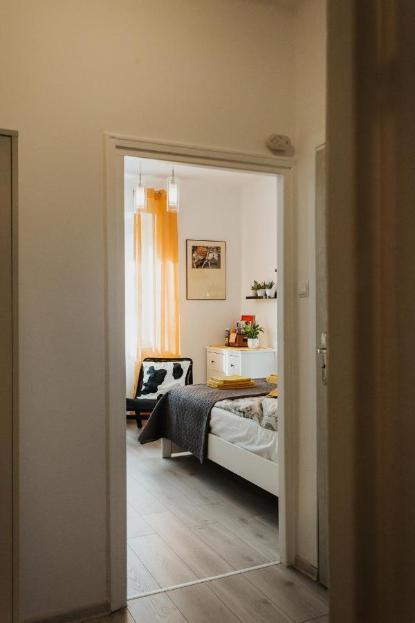 Charming Apt Old Town & Jewish District, Quiet Neighborhood クラクフ エクステリア 写真